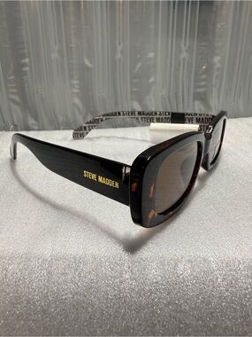 Steve Madden Women’s Black & Tortoiseshell Square Sunglasses-New